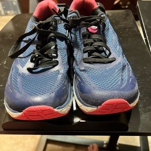 Topo athletic shoes Magnifly size 10